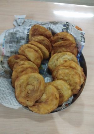 મેંદાની પડવાળી પૂરી રેસીપી મુખ્ય ફોટો