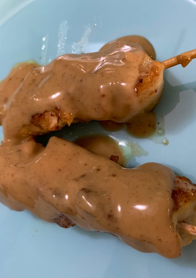 Una foto de Pollo Satay (Salsa de cacahuetes Thai)