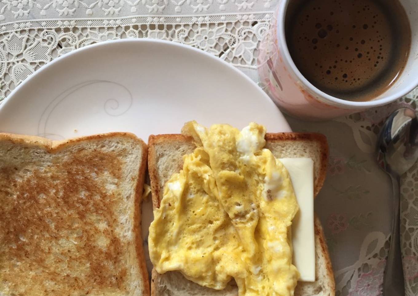 Roti bakar telur