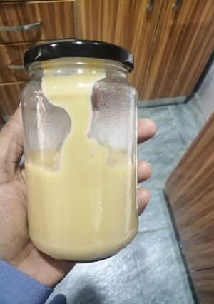 A picture of Donut glaze or filling.