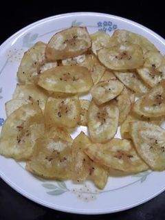 केळा वेफर्स (kelliche /banana wafers recipe in marathi) रेसिपी चे मुख्य फोटो