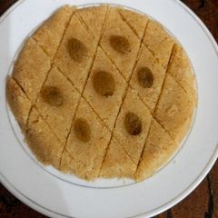 A picture of Besan, sooji ki burfi 🍣 🍛.