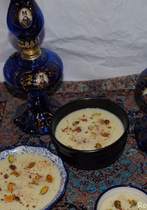 A picture of Persian rice flour pudding (Fereni).