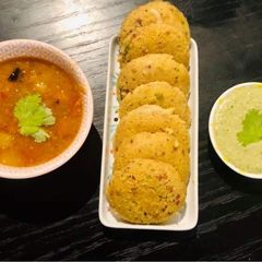 A picture of Oats Idli.