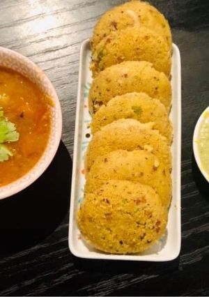 A picture of Oats Idli.