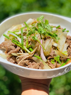 Hình của món Bò Xào Nấm Kim Châm.