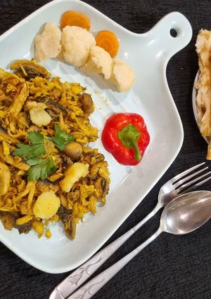 عکسی از دستور خوراک مرغ و قارچ و سیب زمینی