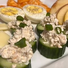 A picture of Chicken salad cucumber bites.
