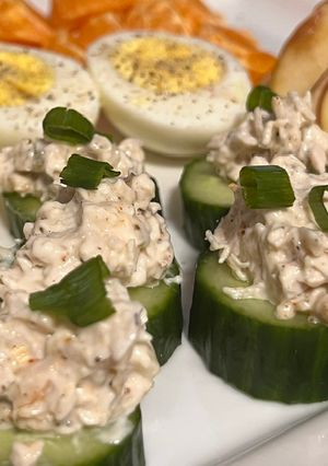 A picture of Chicken salad cucumber bites.