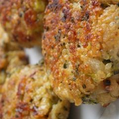 A picture of Cheesy quinoa and broccoli patties.