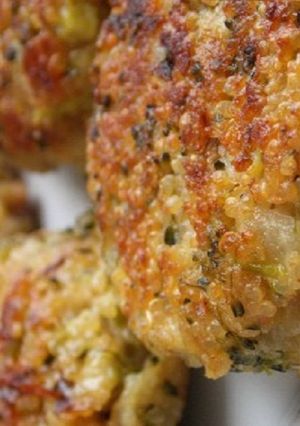 A picture of Cheesy quinoa and broccoli patties.