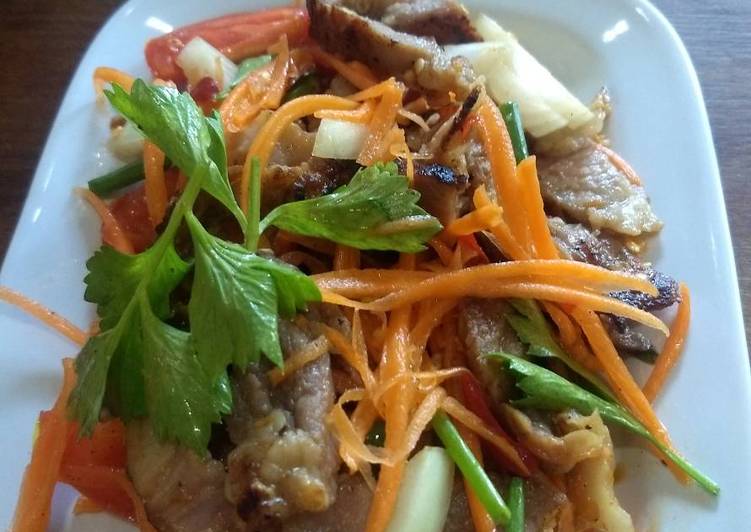 Yum Kho Moo Yang : ensalada de cerdo a la parrilla