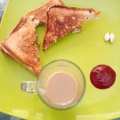A picture of Egg burji sandwich.