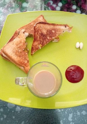 A picture of Egg burji sandwich.