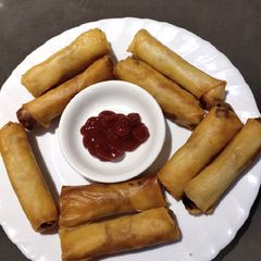 A picture of Lumpiang Shanghai.