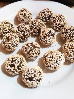 Una foto de Trufas energéticas de amaranto y ciruelas pasa