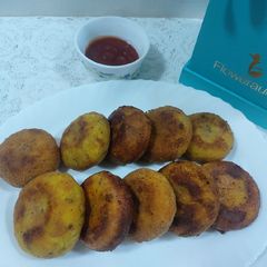 A picture of Chicken stuff potato cutlets.