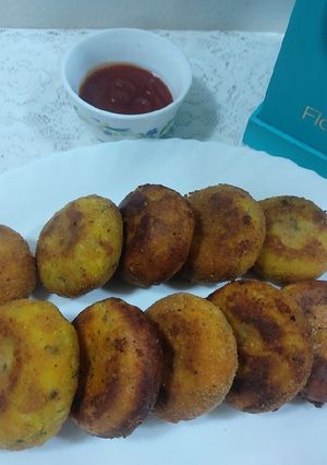 A picture of Chicken stuff potato cutlets.