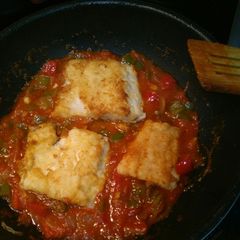 A picture of Fried cod with tomato sauce.