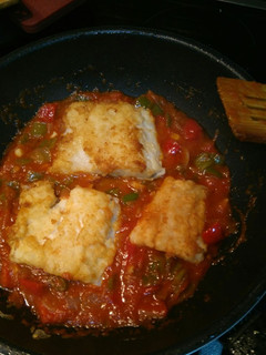 A picture of Fried cod with tomato sauce.