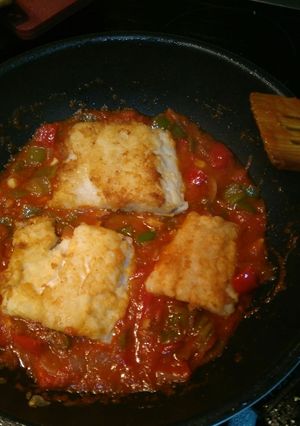 A picture of Fried cod with tomato sauce.