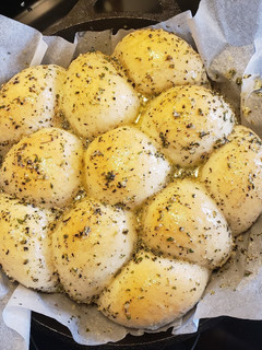 A picture of Garlic Pan Bread.