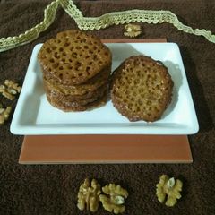 A picture of Walnut lace cookies.
