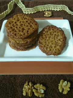 A picture of Walnut lace cookies.