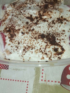 Una foto de Tiramisú expres de fresa