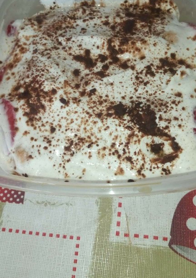 Una foto de Tiramisú expres de fresa