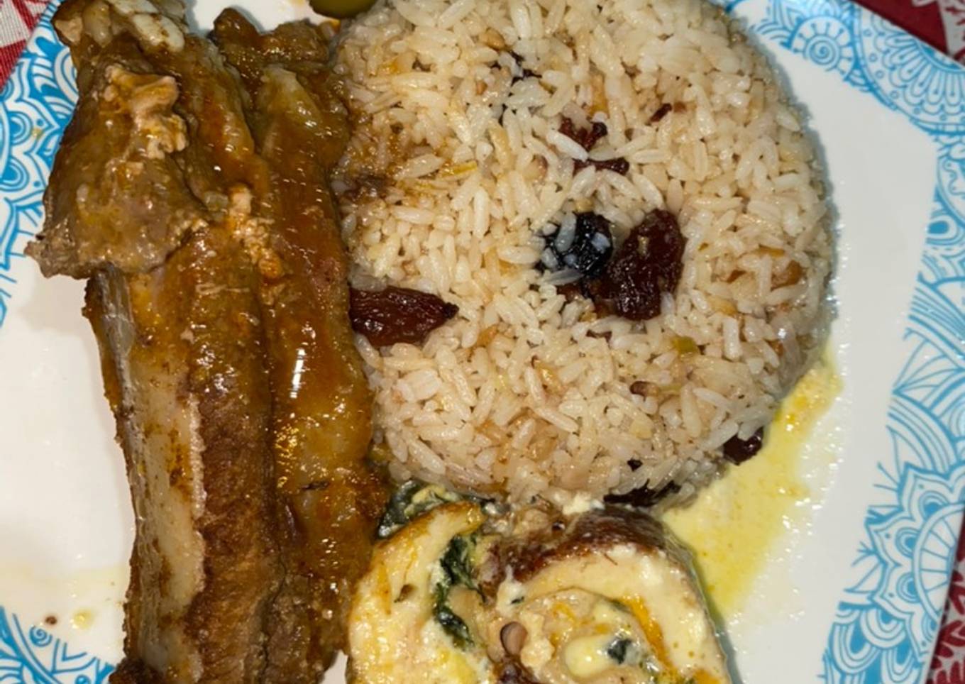 Costilla, y pollo enrollado