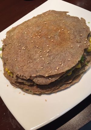 Una foto de Torta de verduras con panqueques de Centeno