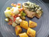 Pechuga de pollo rellena de espinacas, plátano y vegetales