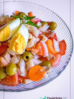 Una foto de Ensalada de alubias blancas con atún y tomate 🍅