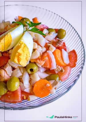 Una foto de Ensalada de alubias blancas con atún y tomate 🍅