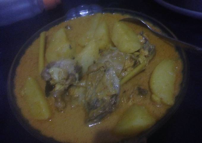 Bagaimana Menyiapkan Gulai ayam kentang (ga pake pedes) yang Bikin Ngiler