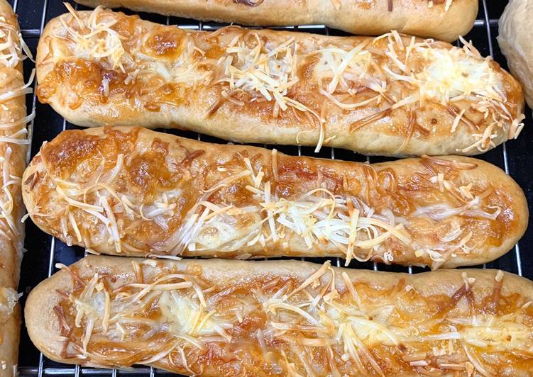 Langkah Mudah untuk Menyiapkan Cheese Stick (roti keju) Anti Gagal