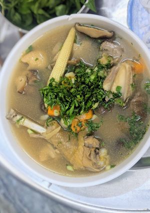 Hình của món Canh gà nấu nấm rau củ.