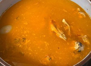 Una foto de Caldo de Pescado (De Salmón y Rape)
