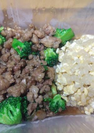 รูปของ ข้าวบุกผัดไข่+ผัดบรอกโคลีหมูสับ