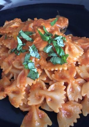 Foto di Farfalle pomodoro e mozzarella filante