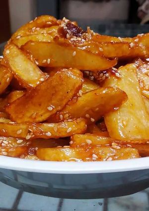 A picture of Honey Chilli Potatoes.