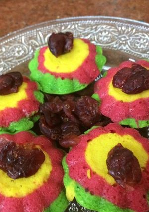 A picture of Fruity Flower cupcakes.