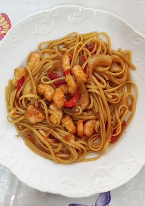 Una foto de Tallarines con gambas 🍤