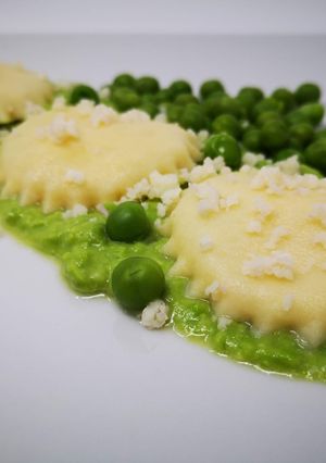 Foto di Ravioli rotondi ripieni di cavolfiore e salsiccia