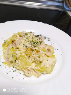 Una foto de Patatas a la crema con pechuga de pavo