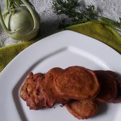 A picture of Kohlrabi and parsley pakoras.