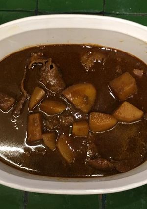 Una foto de Bisteces en chile pasilla
