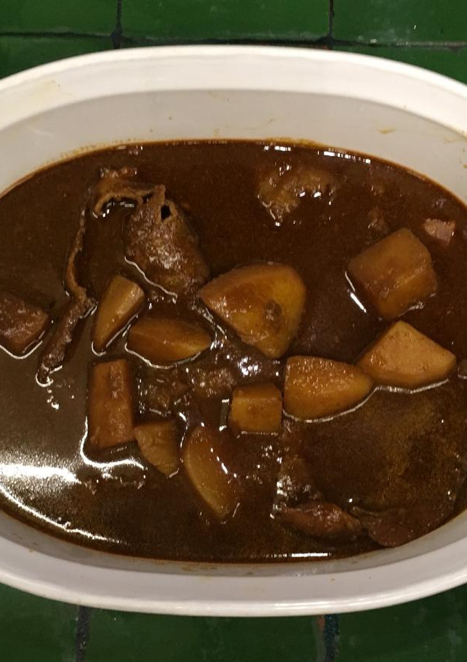 Una foto de Bisteces en chile pasilla