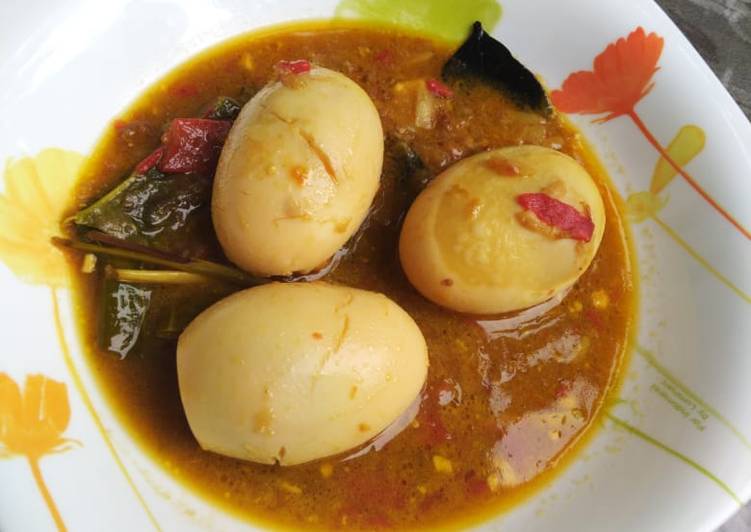 Cara Gampang Membuat Telur Bumbu Kuning yang Enak Banget